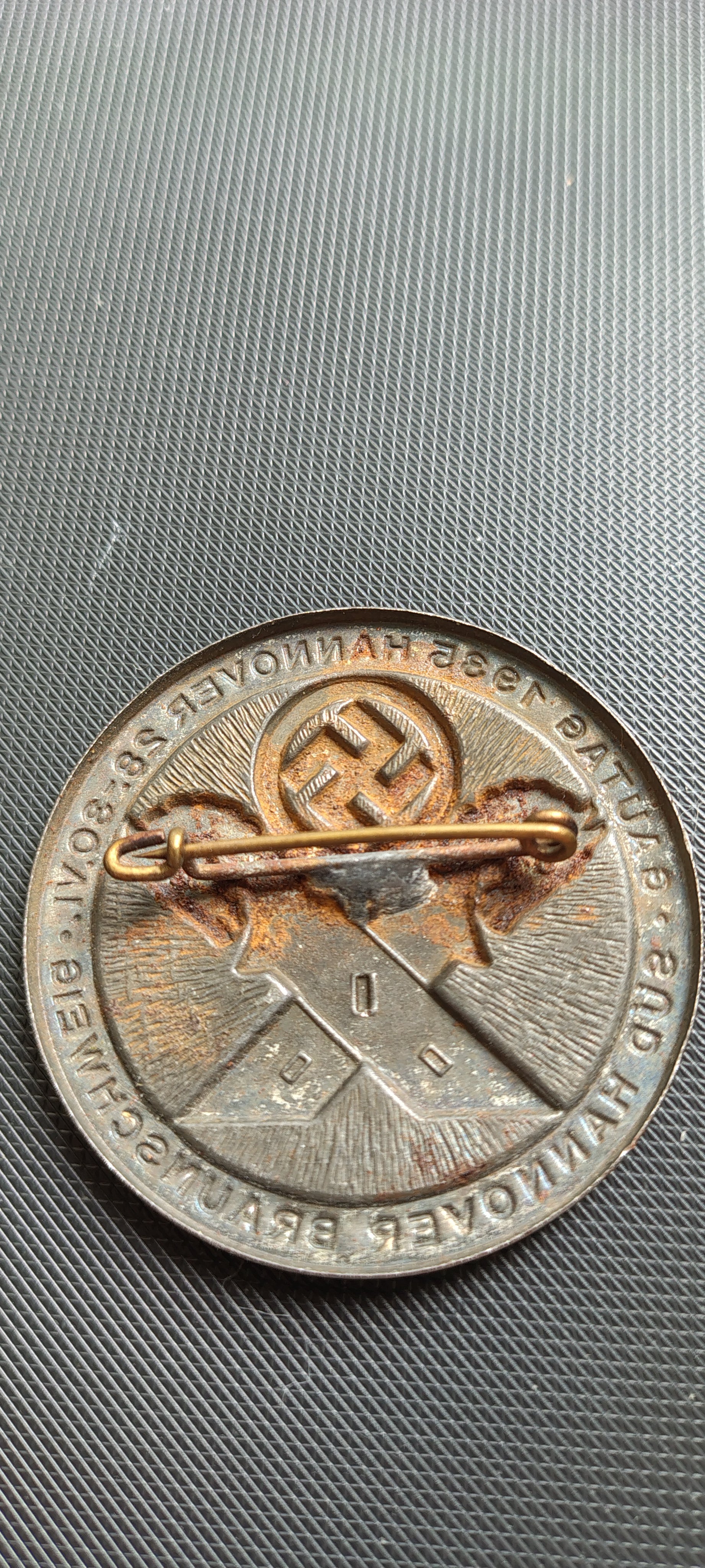 1935 Gautag Hannover TINNIE Badge from NSDAP