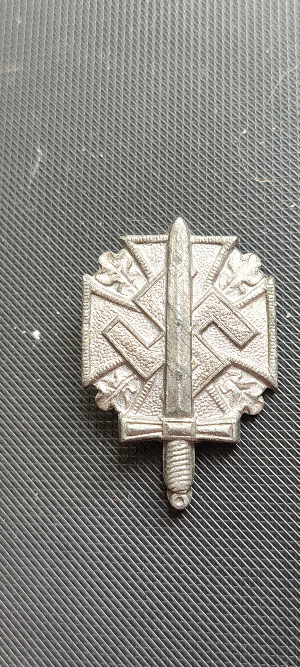Tag Der Wehrmacht 1942 Tinnie Badge