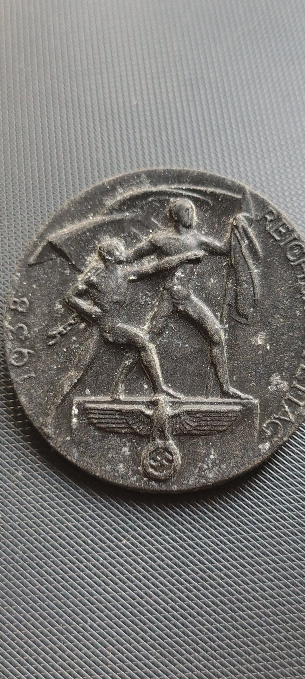1938 Reichsparteltag Tinnie Badge