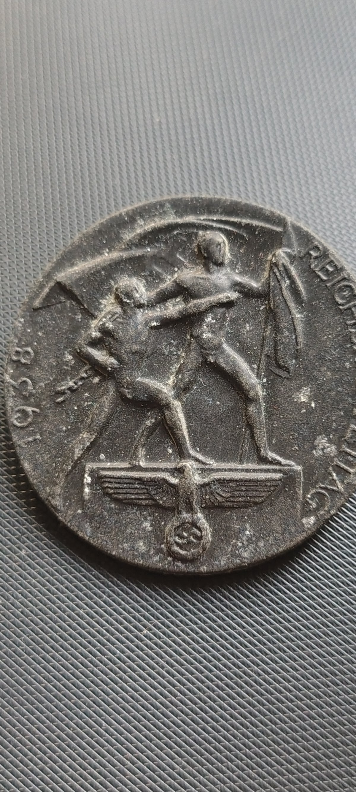 1938 Reichsparteltag Tinnie Badge