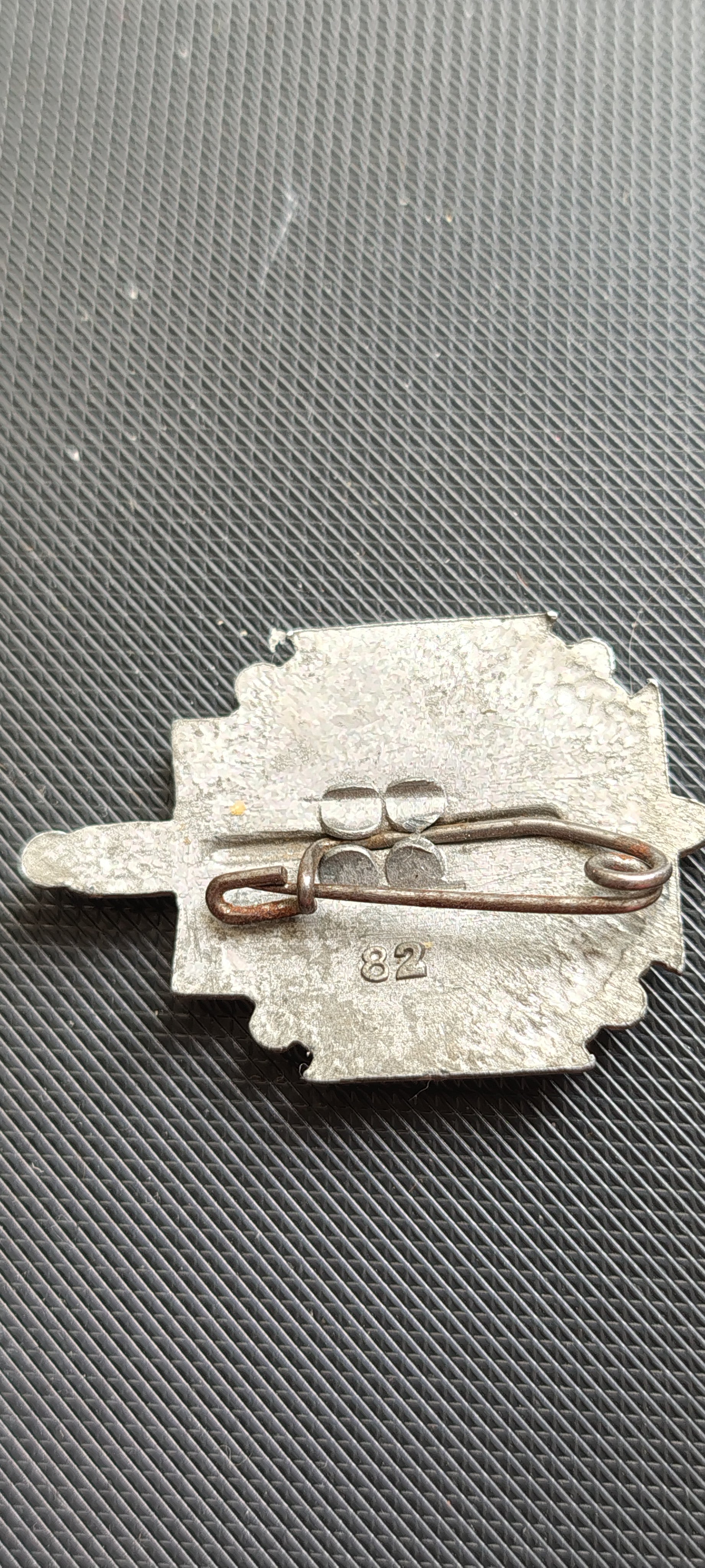 Tag Der Wehrmacht 1942 Tinnie Badge