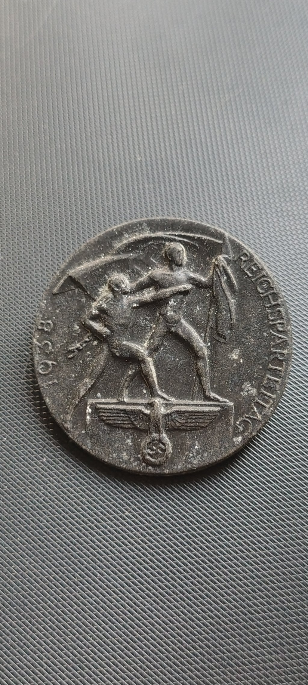 1938 Reichsparteltag Tinnie Badge