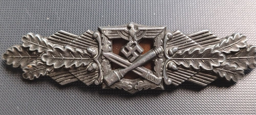 A German close Combat Clasp
